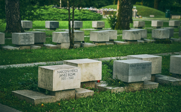 Grobovi pokopališča Žale kot primer varstva kulturne dediščine.