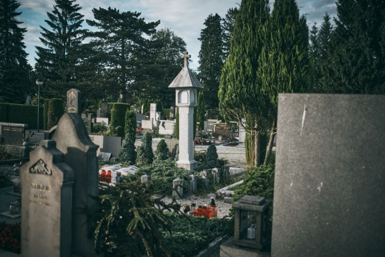 Grobovi in spomeniki na pokopališču Žale.