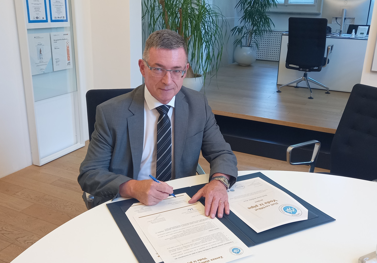 Podpis certifikata Voda iz pipe