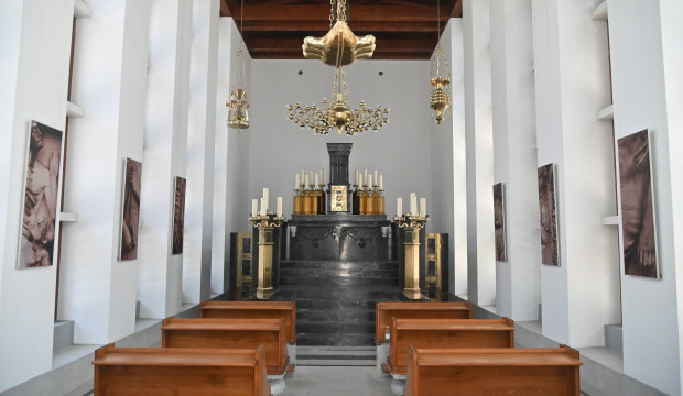 Notranjost molilnice - center