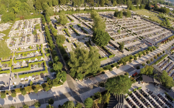 Pogled na pokopališče iz zraka.