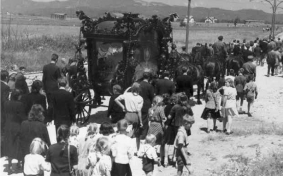Pogreb s kočijo iz leta 1947